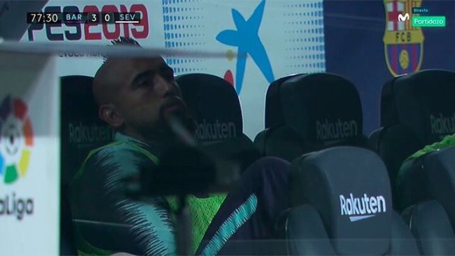 Vidal vio el partido cabreado en el banquillo y otra vez se quedó sin jugar