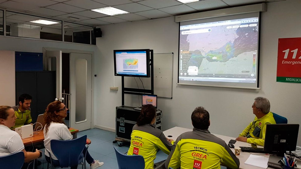 Los servicios de emergencia de Andalucía siguen de cerca el avance del temporal. Foto: Europa Press