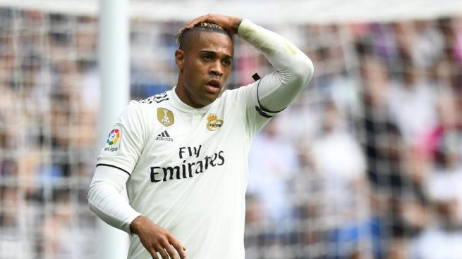 Mariano se lamenta tras una ocasión en el Real Madrid-Levante (AFP).