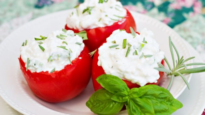 Tomates rellenos de requesón