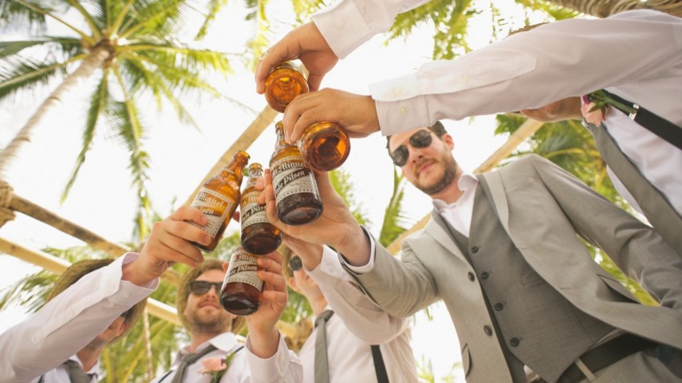 Abrir una cerveza fácilmente es posible incluso sin abridor
