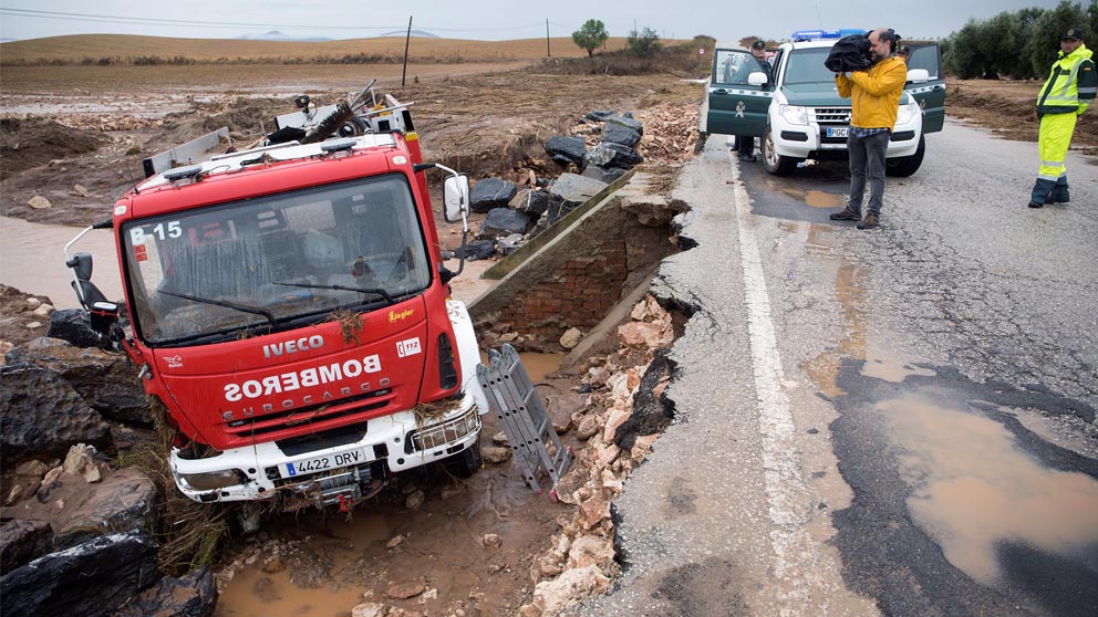 Camión de Bomberos accidentado en Málaga (Foto: EFE)