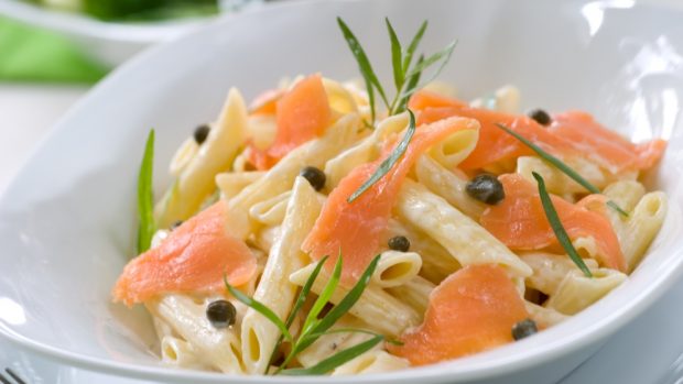 macarrones con salmón y nata