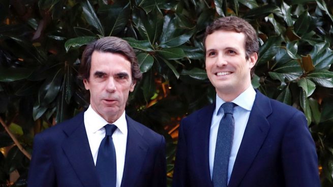 Jose María Aznar y Pablo Casado (Foto: EFE)