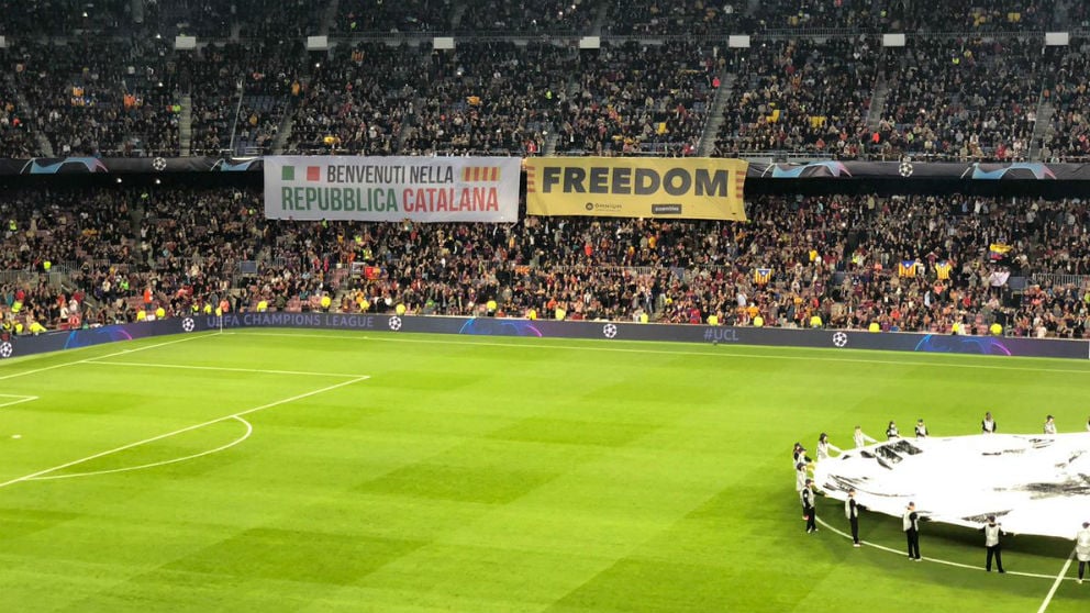 Pancarta independentista en el Camp Nou. (Twitter)