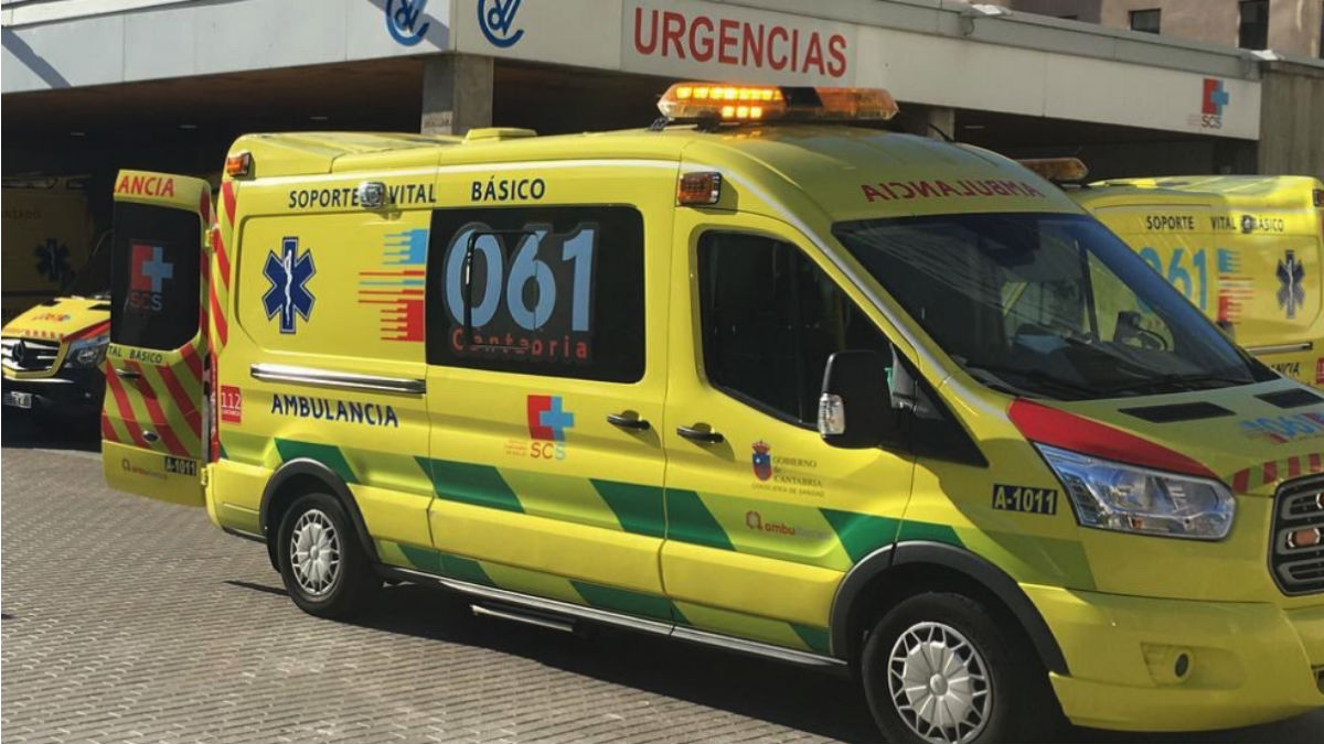 Una ambulancia del servicio de emergencias 061 de Cantabria.