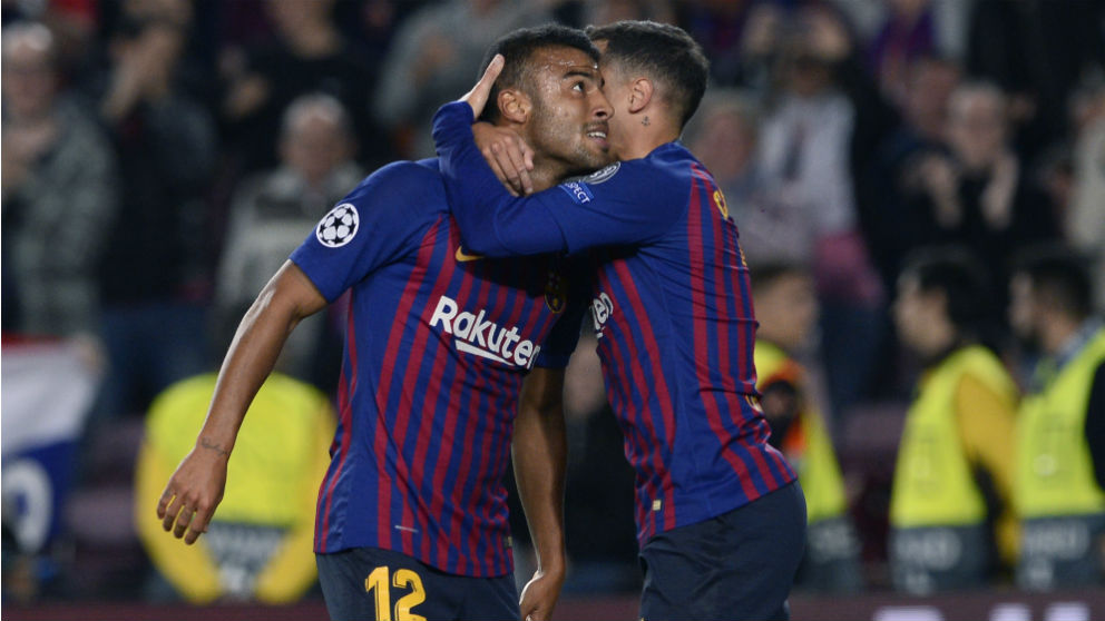 Rafinha y Coutinho celebran un gol.