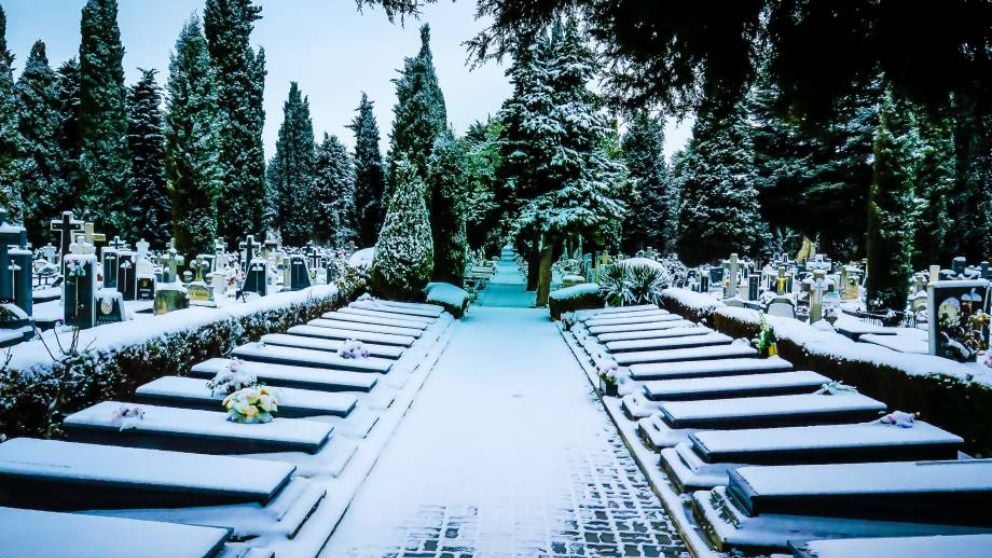 Un cementerio en invierno