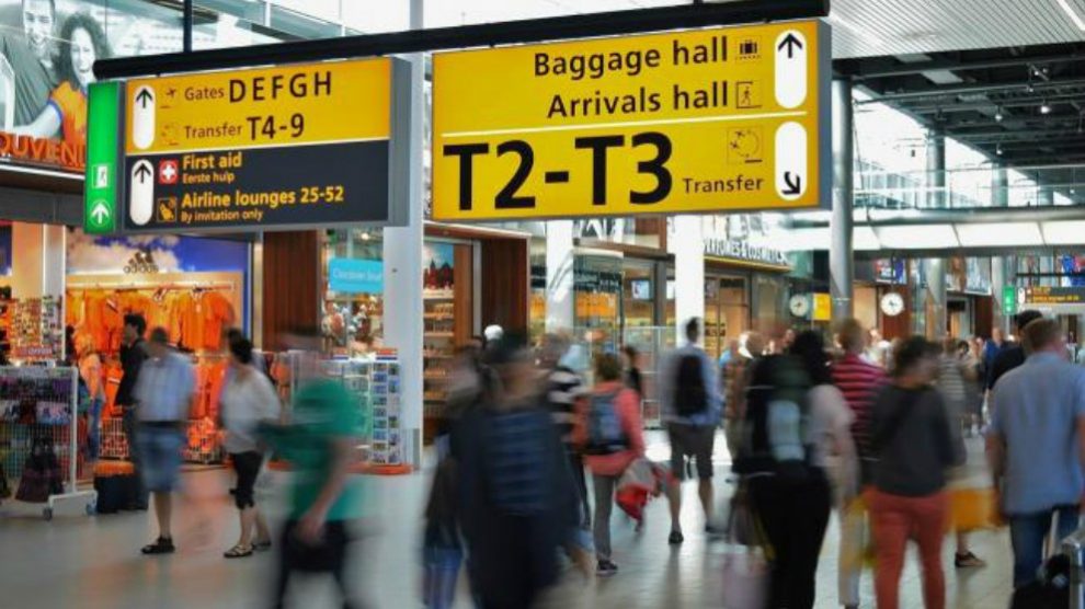 Ley estadounidense obliga a los aeropuertos a tener salas de lactancia y cambiadores