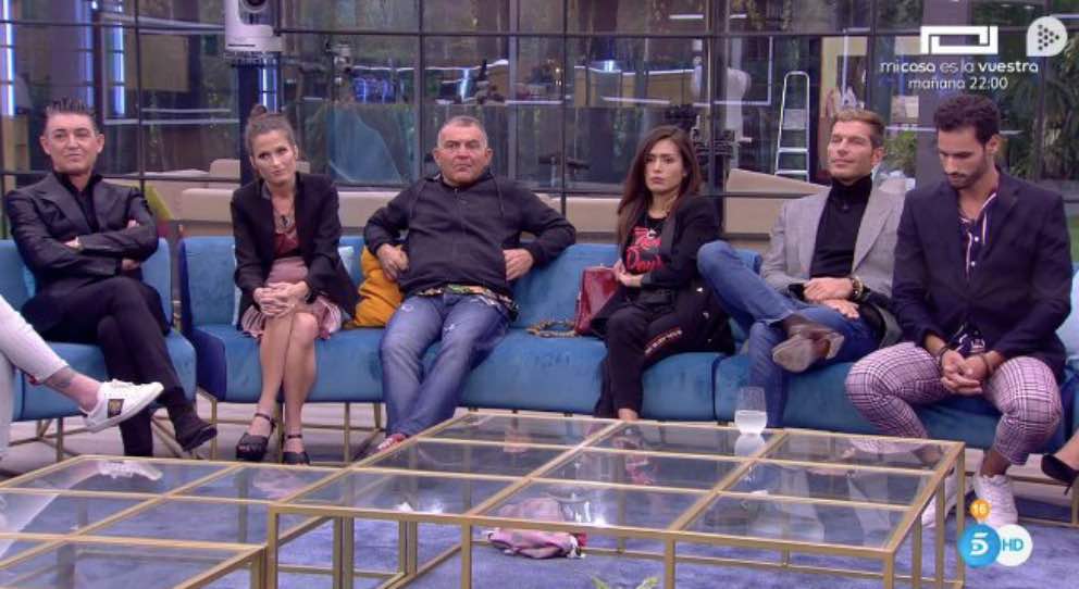 Los concursantes de ‘GH VIP 2018’ reunidos en el salón
