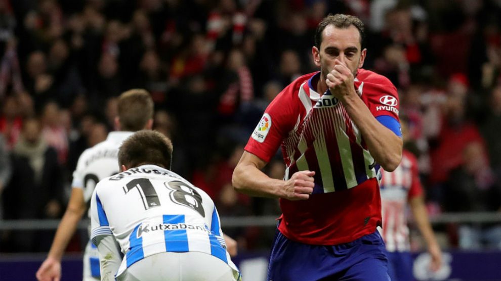 Diego Godín celebra su gol contra la Real Sociedad. (EFE)