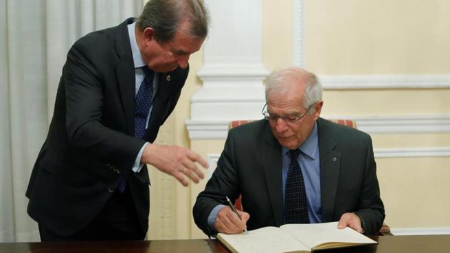 Borrell defiende la Constitución que «nos dio los mejores 40 años de nuestra historia desde Trafalgar»