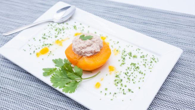 melocotones rellenos de ensaladilla