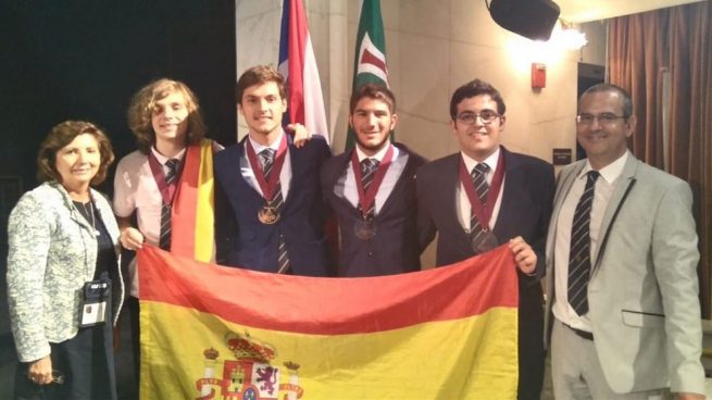 Un español gana la medalla de oro en la Olimpiada de Física: «Es de vergüenza que el Gobierno no ayude»