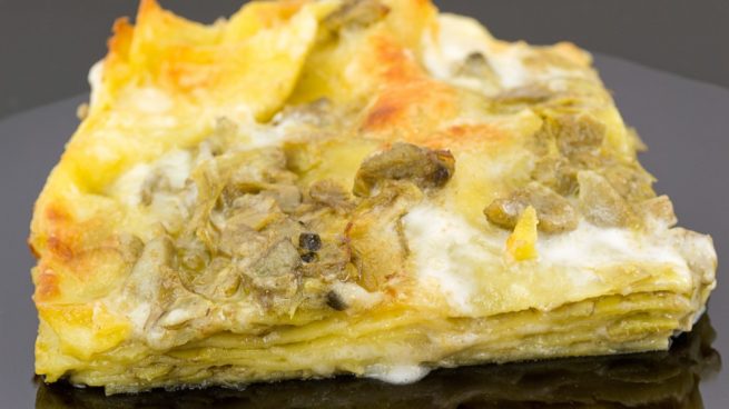 lasaña de alcachofas con jamón