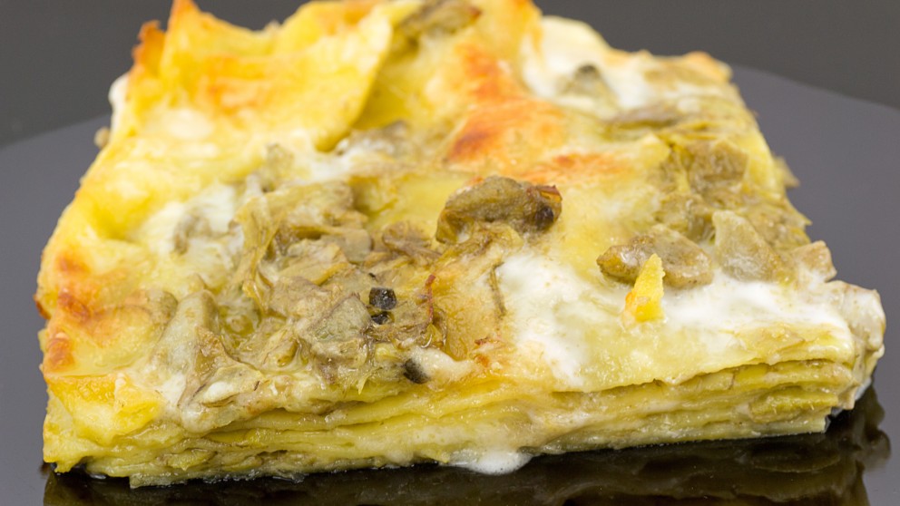 Receta de lasaña de alcachofas con jamón