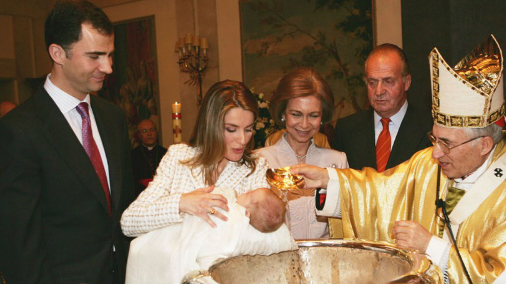 Foto oficial de la Princesa de Asturias Leonor de Borbón el día de su bautizo