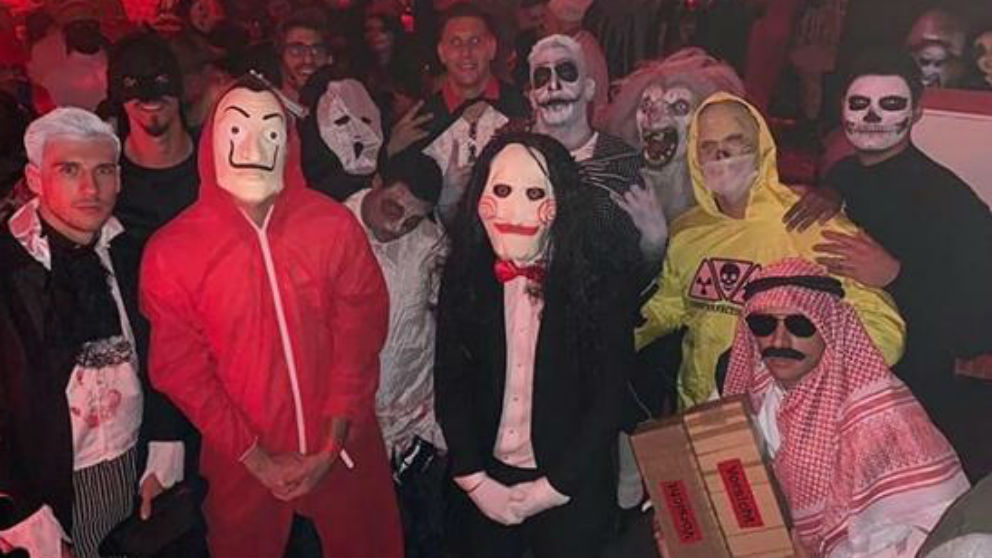 Rafinha, a la derecha disfrazado de terrorista en la fiesta de Halloween del Bayern de Múnich.