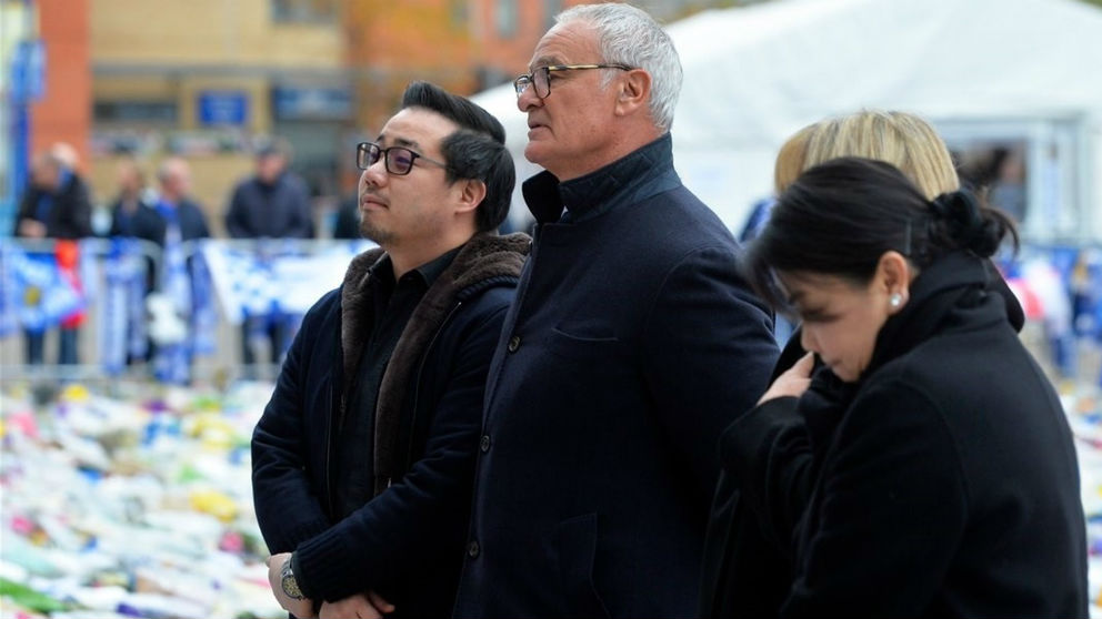 Claudio Ranieri, en el homenaje al dueño del Leicester recientemente fallecido. (Europa Press)