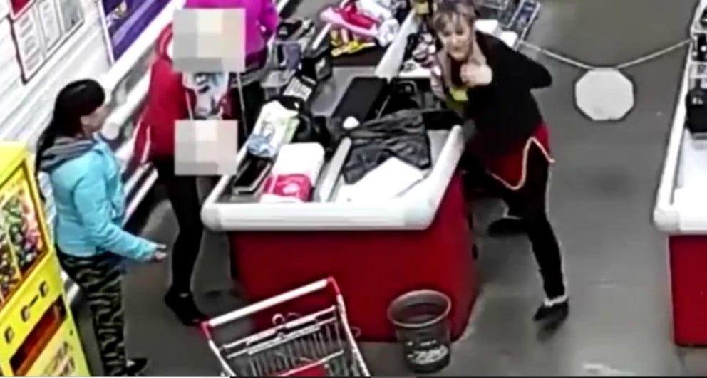 Viral: mujer da a luz en el supermercado