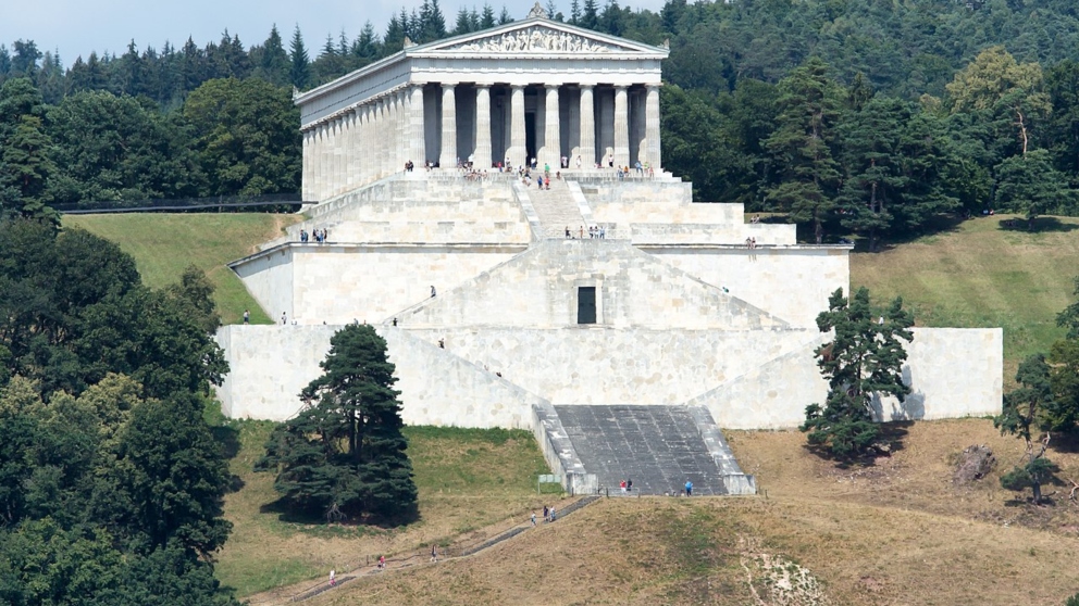 El templo de Valhalla es idéntico al Partenón griego.