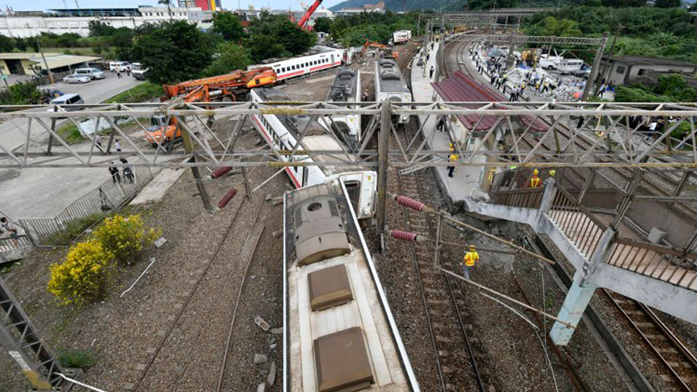 El tren descarrilado en Taiwán. Foto: AFP