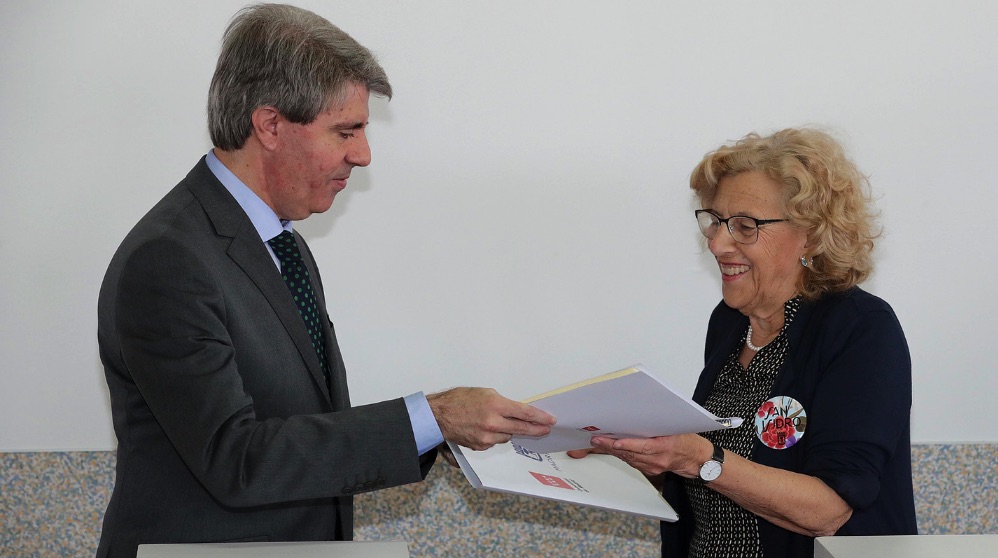 Ángel Garrido y Manuela Carmena, en imagen de archivo. (Foto. Comunidad)