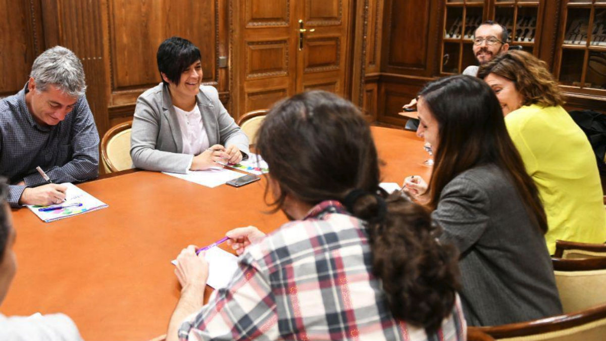Imagen de la reunión con Podemos publicada por Bildu.