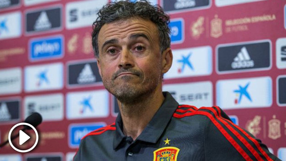 Luis Enrique atiende a los medios de comunicación en rueda de prensa. (EFE)