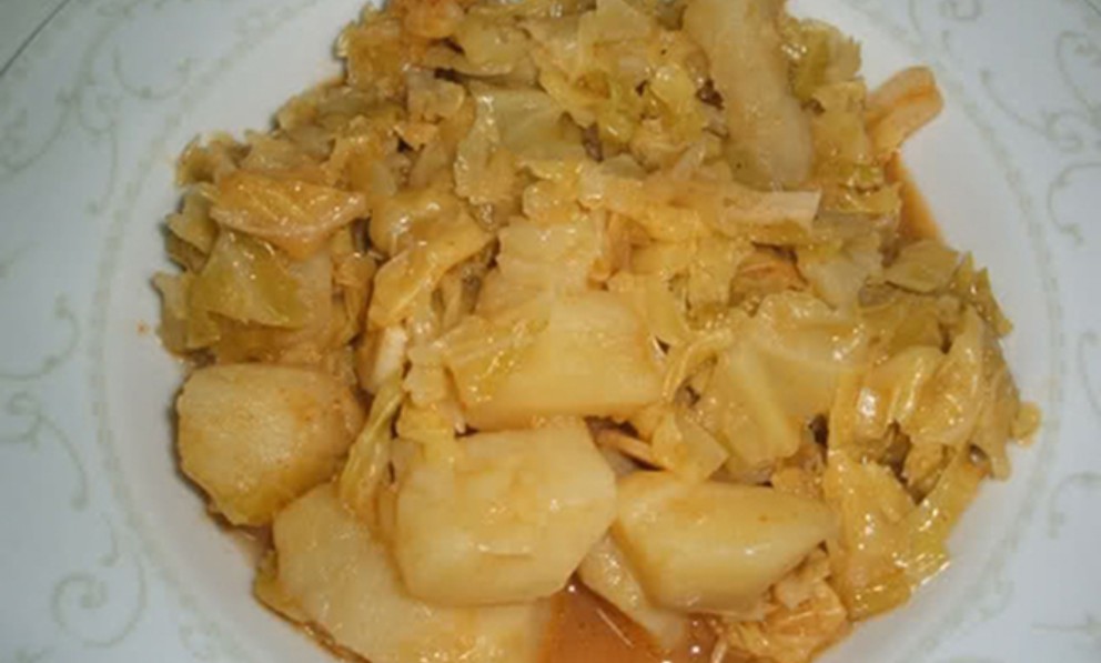 Receta de col con patatas al ajillo
