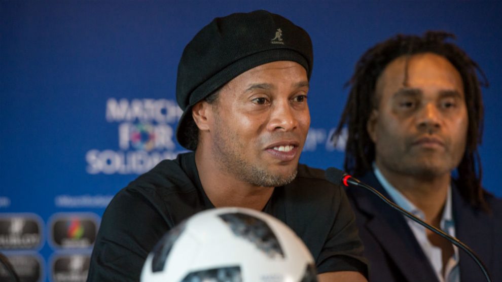 Ronaldinho, en un evento reciente junto a Karembeu. (Getty)