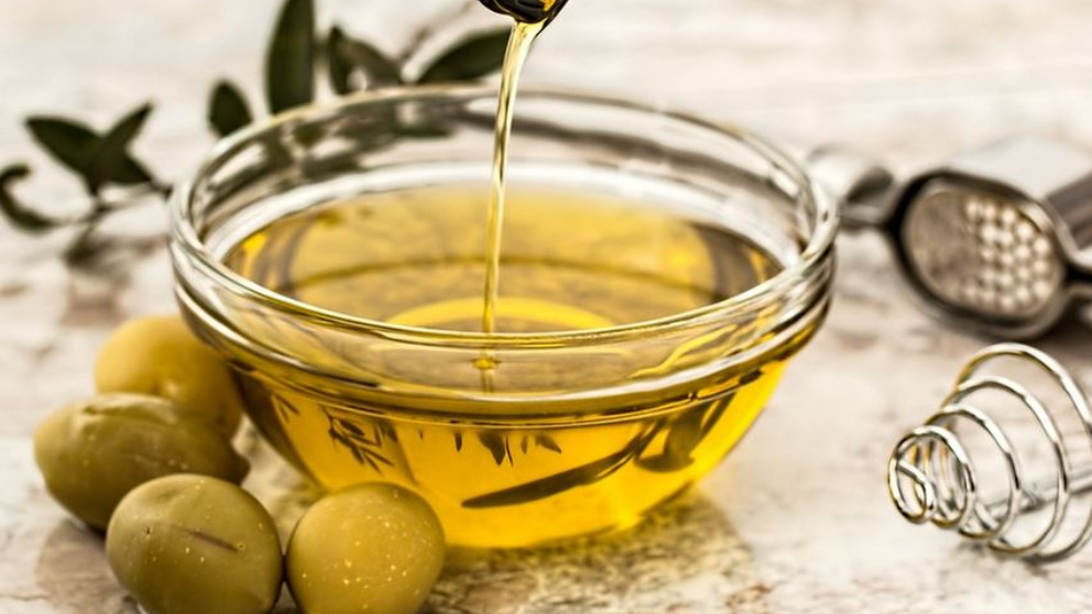 El aceite de oliva aporta grasas saludables.