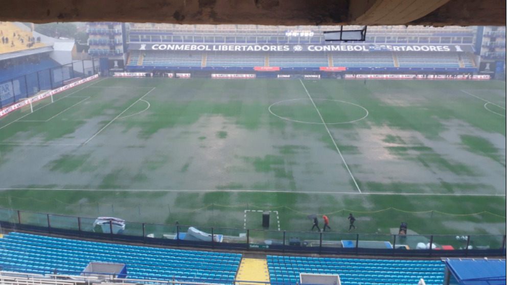 La Bombonera, totalmente encharcada antes del partido.