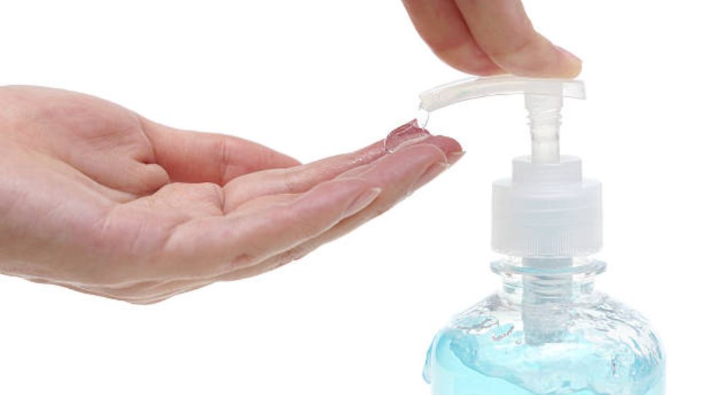 Aprende cómo hacer en casa tu propio desinfectante de manos