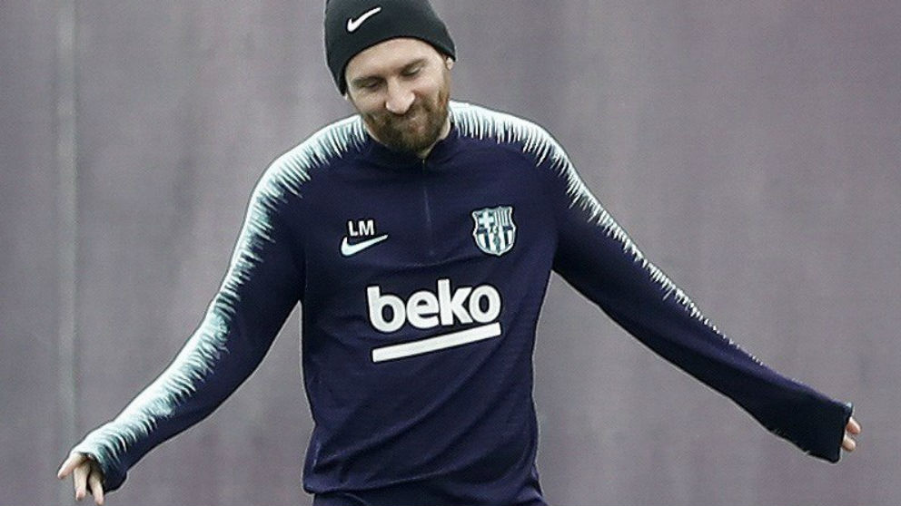 Leo Messi durante el entrenamiento con el Barcelona, antes de recibir al Betis. (EFE)