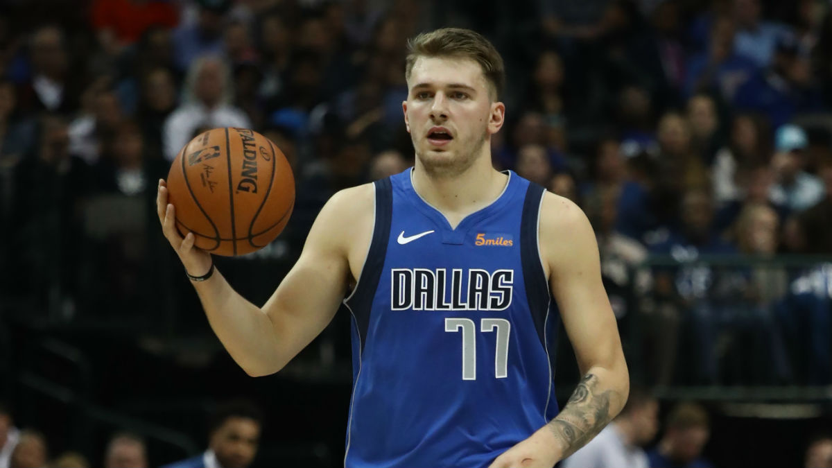 Luka Doncic durante un partido de los Dallas Mavericks (Getty).