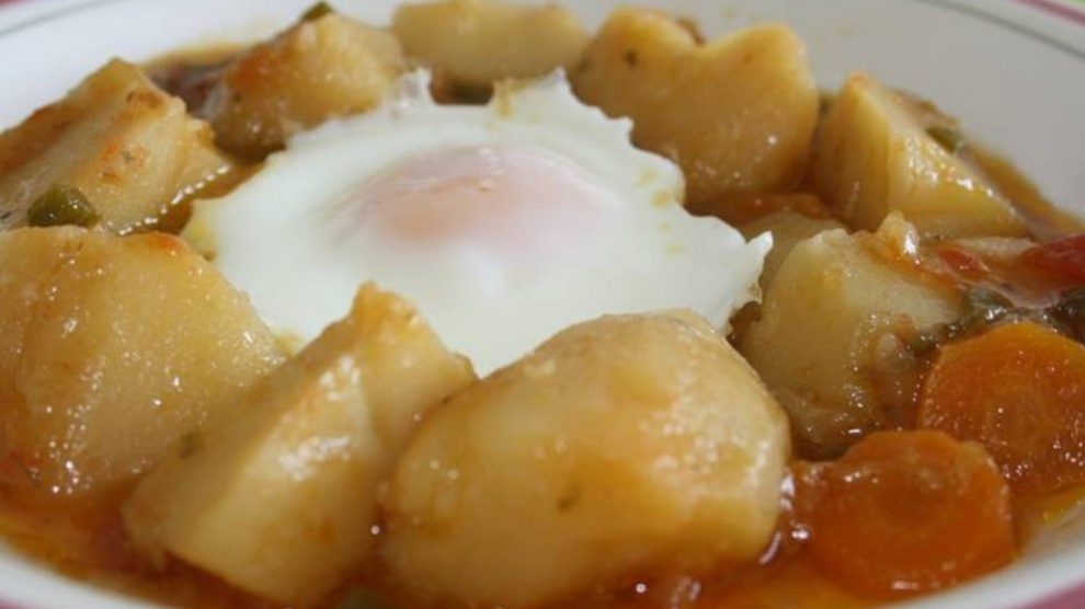 Receta de patatas guisadas con huevo