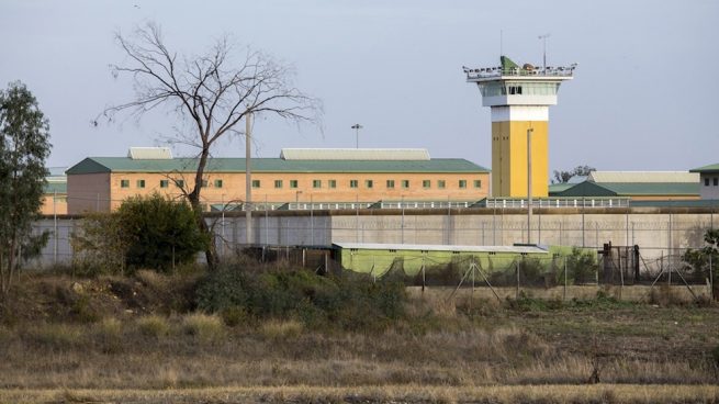 Ordenadores, ventiladores, mejor luz… los funcionarios denuncian los privilegios de los presos de ETA Prision-de-huelva.-655x368