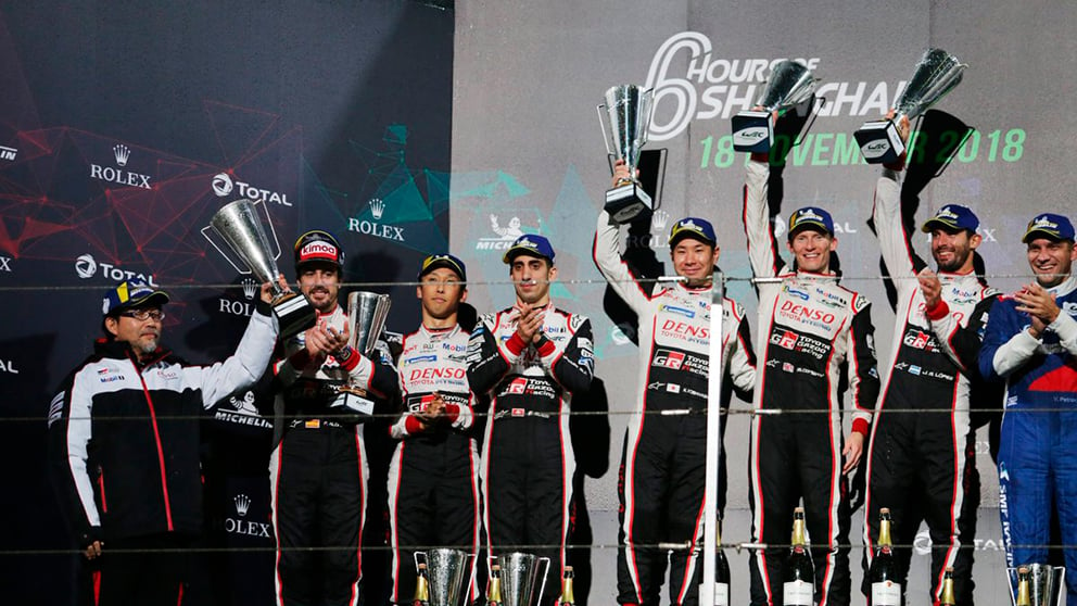 Los pilotos de Toyota, en el podio. (@Toyota_Hybrid)