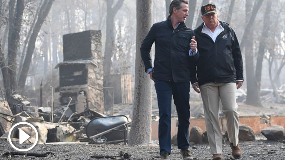 Donald Trump visita la localidad de Paradise, una de las zonas devastadas por el incendio de California. Foto: AFP