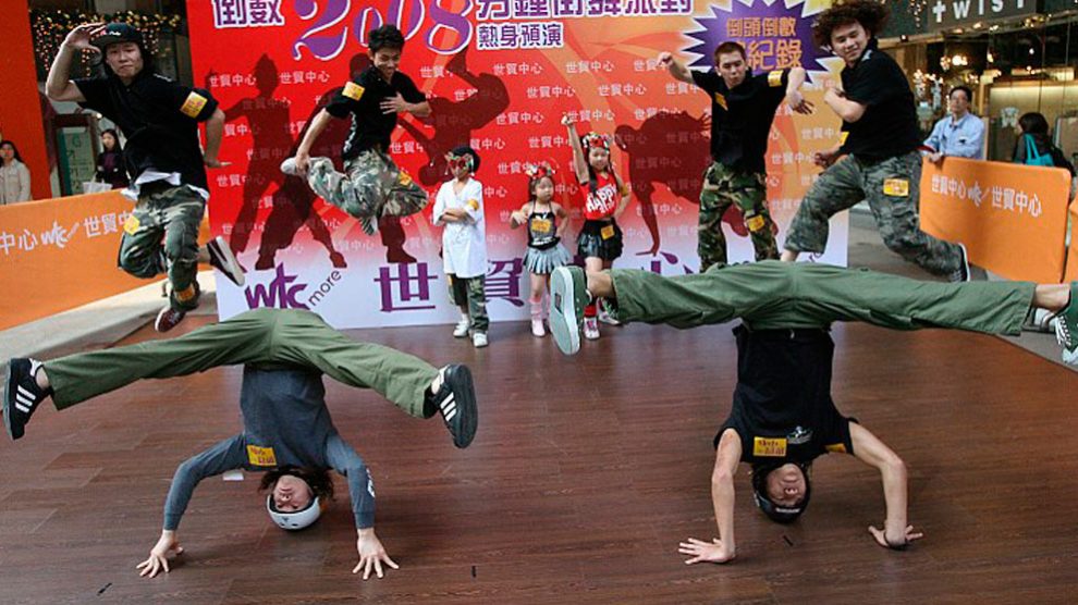 Un grupo de jóvenes chinos en una competición de hip hop. Foto: AFP