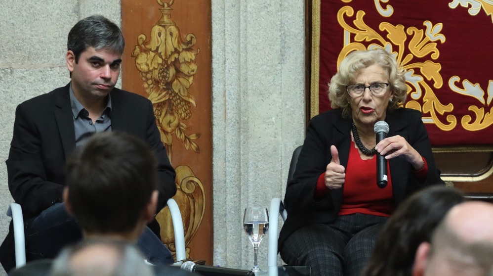 Jorge García Castaño, edil de Economía, y Manuela Carmena. (Foto. Madrid)