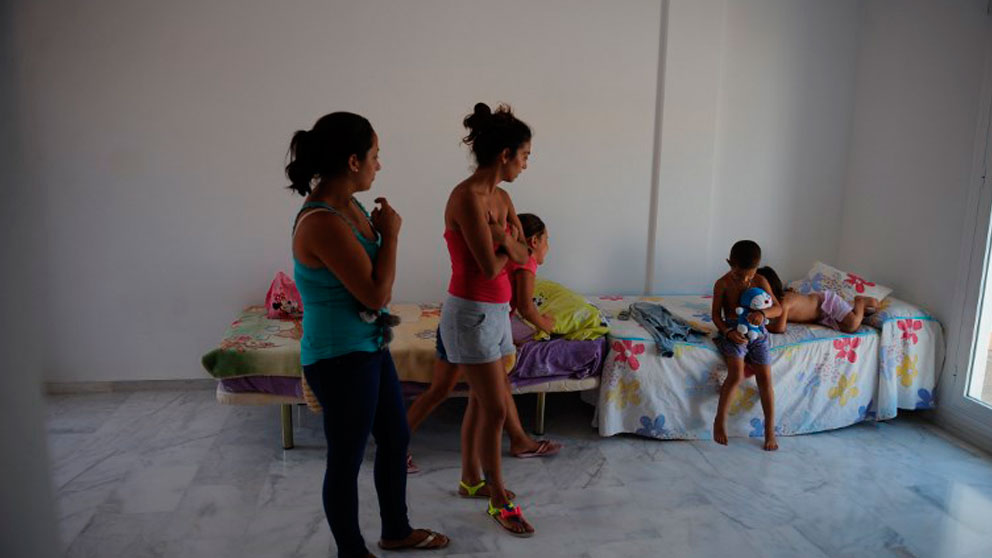 Un grupo de hermanos lidia con el riesgo de pobreza extrema. Foto: AFP