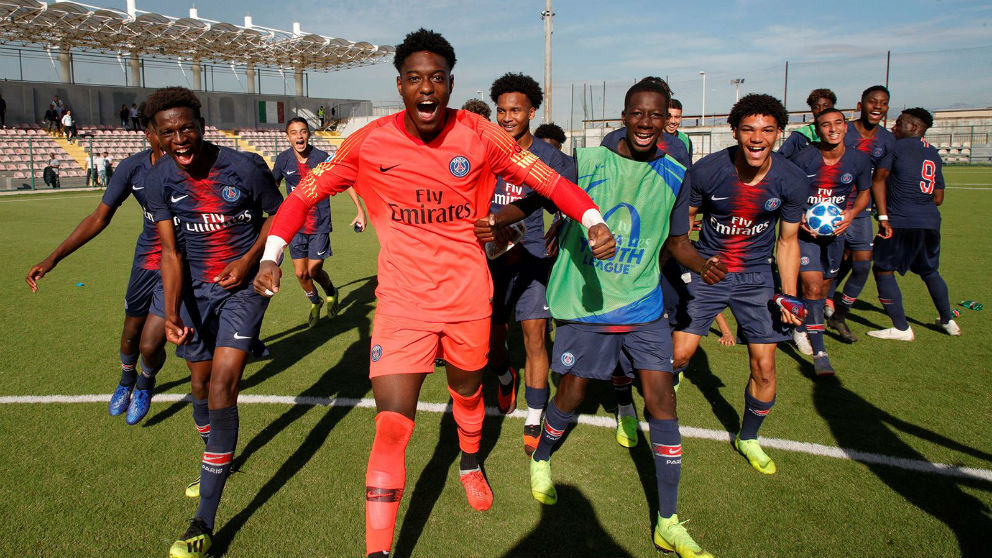 Los juveniles del PSG celebran una victoria en la Youth League. (psg.fr)