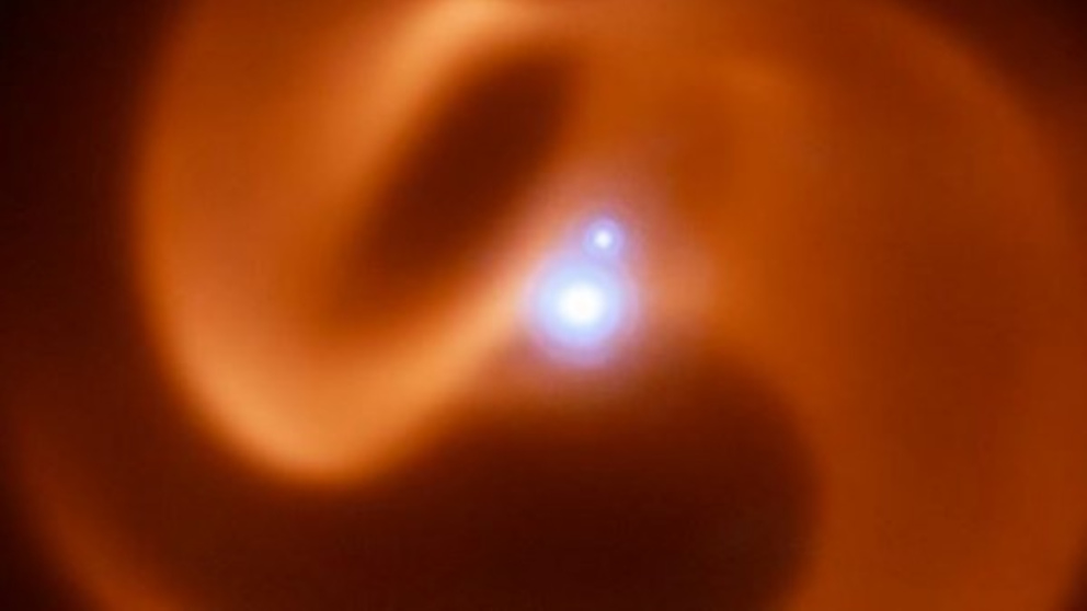 Observado el primer sistema estelar triple en la Vía Láctea
