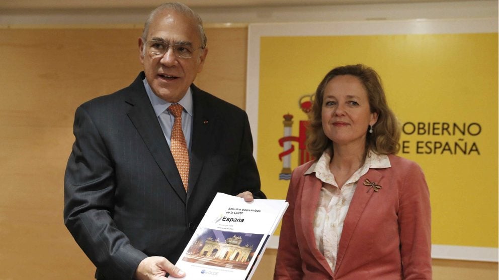 Ángel Gurría (OCDE) junto a Nadia Calviño.