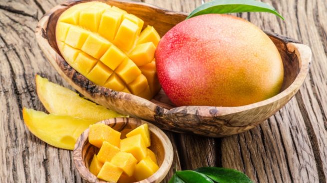 Receta de profiteroles de nata con mango