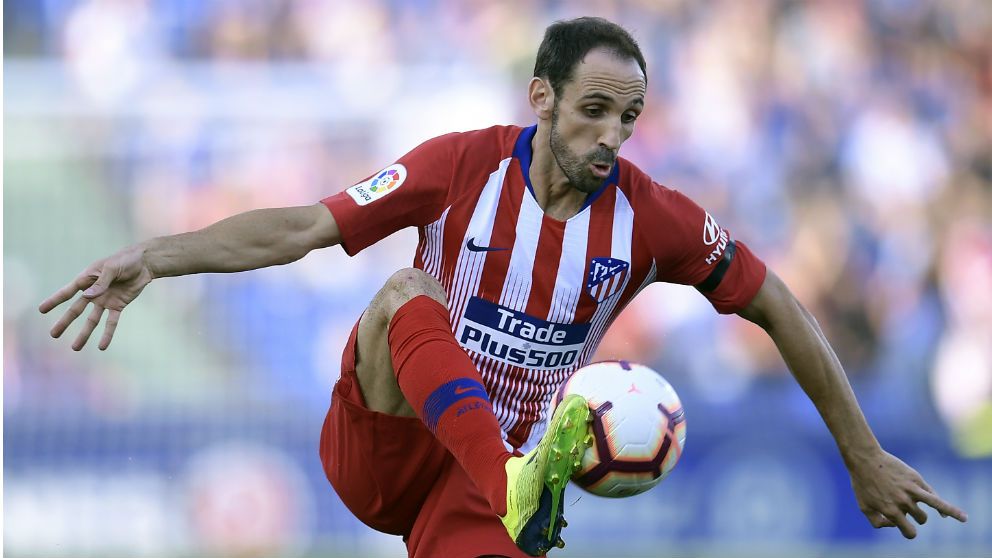 Juanfran, durante un partido del Atlético. (AFP)