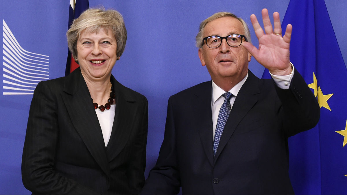 Theresa May y Jean-Claude Juncker.
