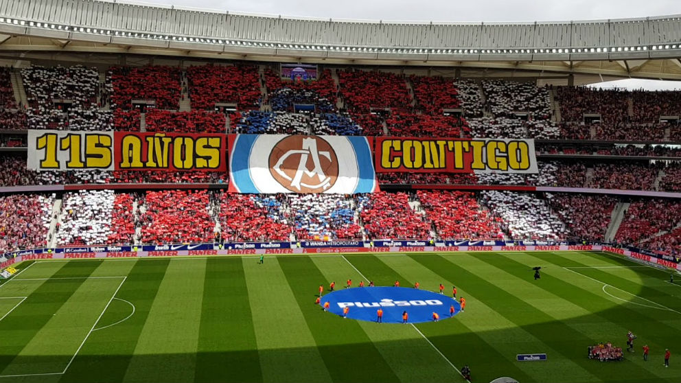 El Metropolitano luce un tifo en el partido contra el Levante.